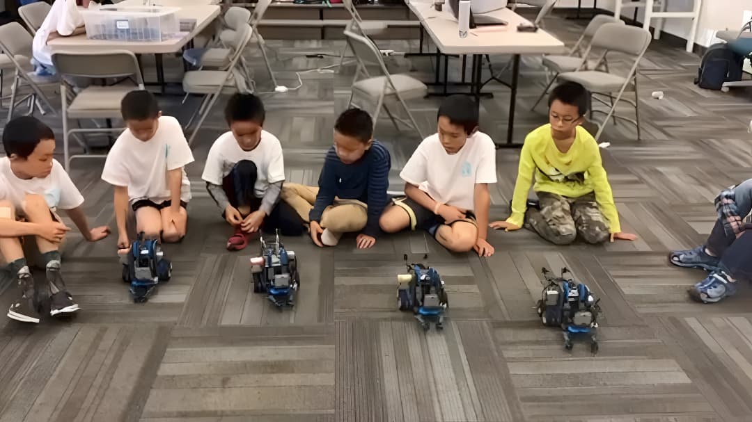 Students learning with robots at Kiditech
